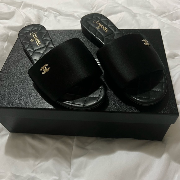 Chanel 22P Black Satin Classic CC logo Leather Mules - Size 38 - Picture 2 of 3